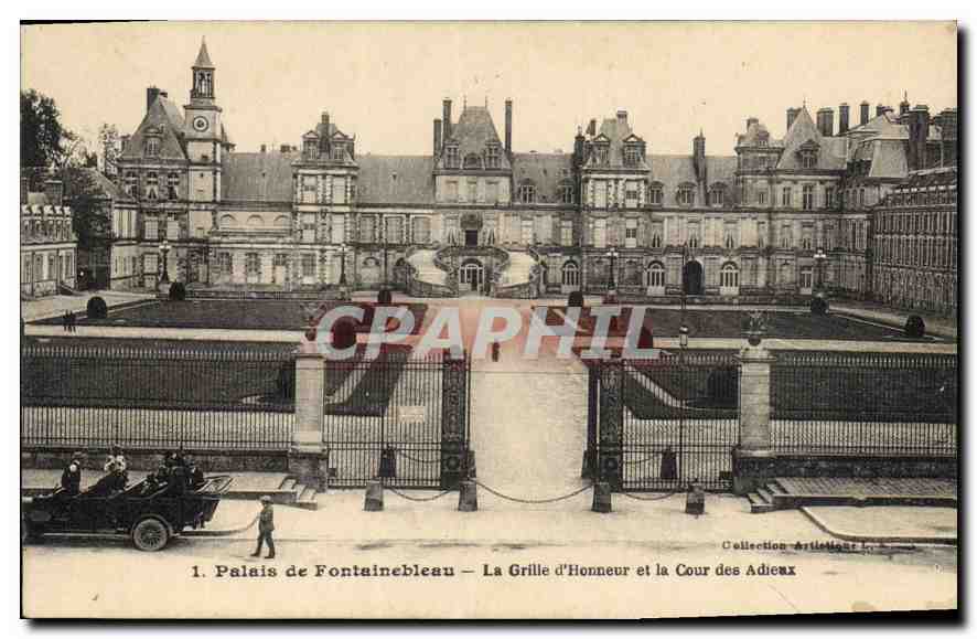 Palais de Fontainebleau — La Grille d'Honneur et la Cour des Adieux — Collection Artistic L.