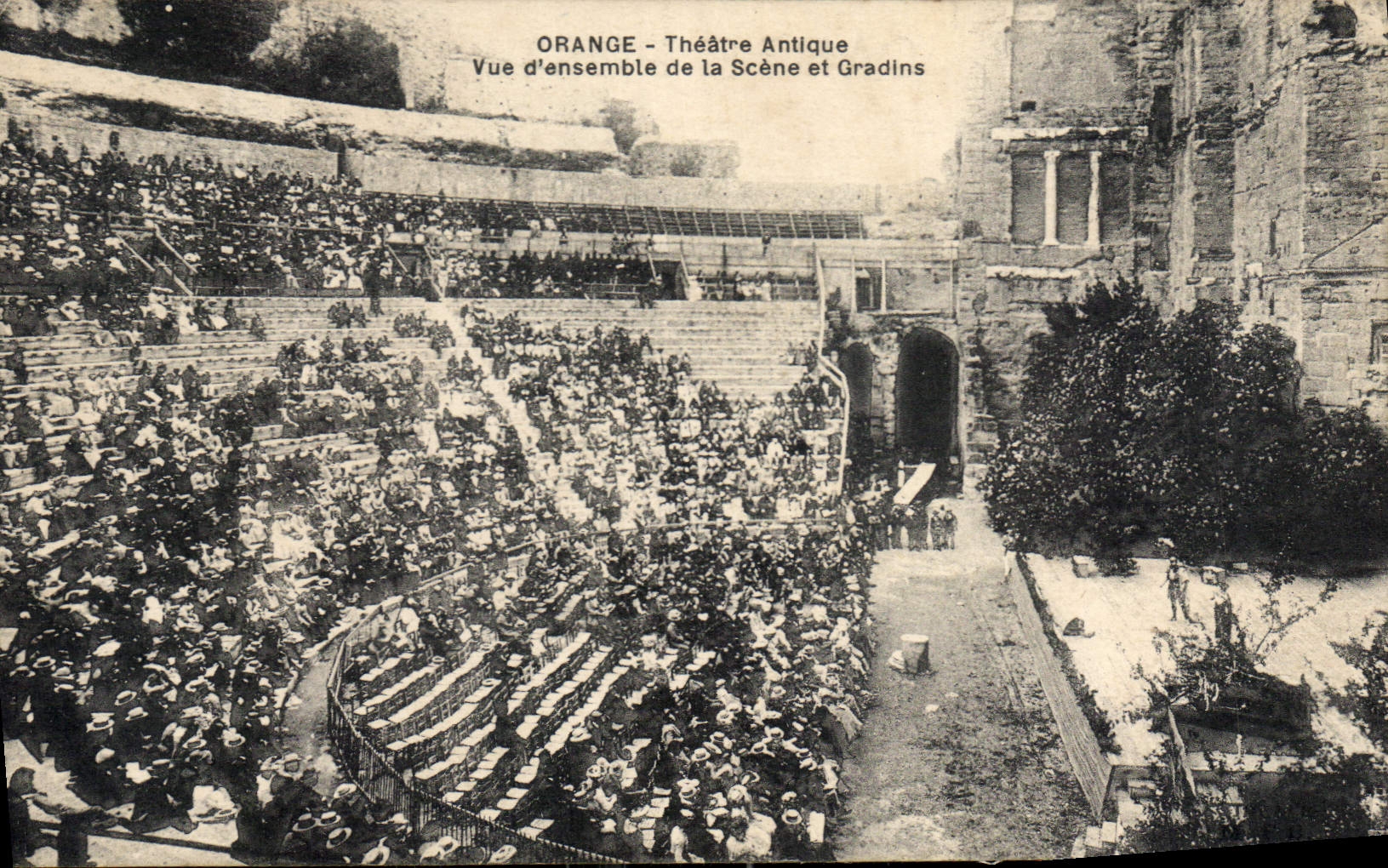 CPA Orange Theatre Antique Vue d'ensemble de la Scene et Gradins 