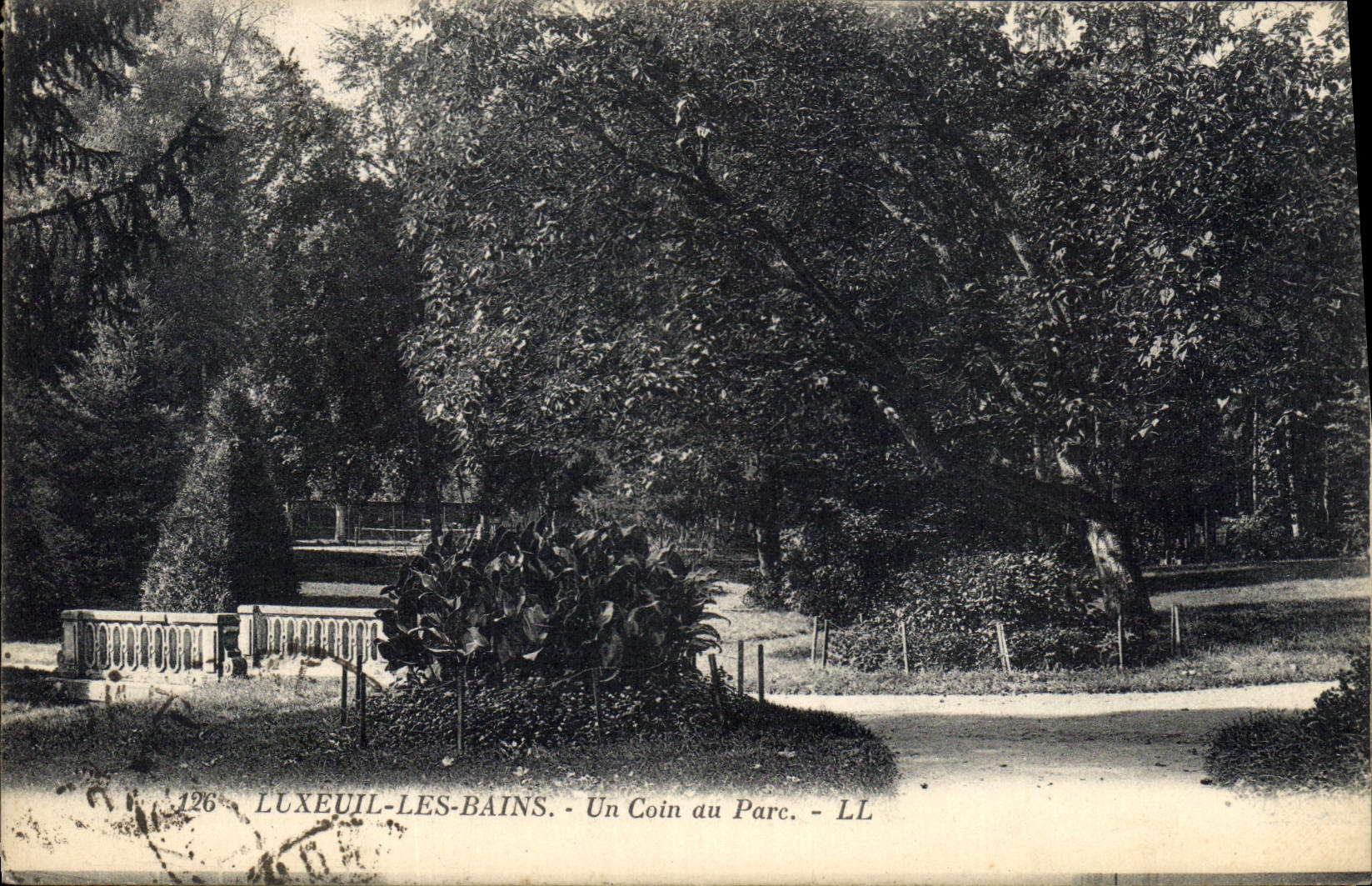 LUXEUIL-LES-BAINS — Un Coin au Parc — LL n°126