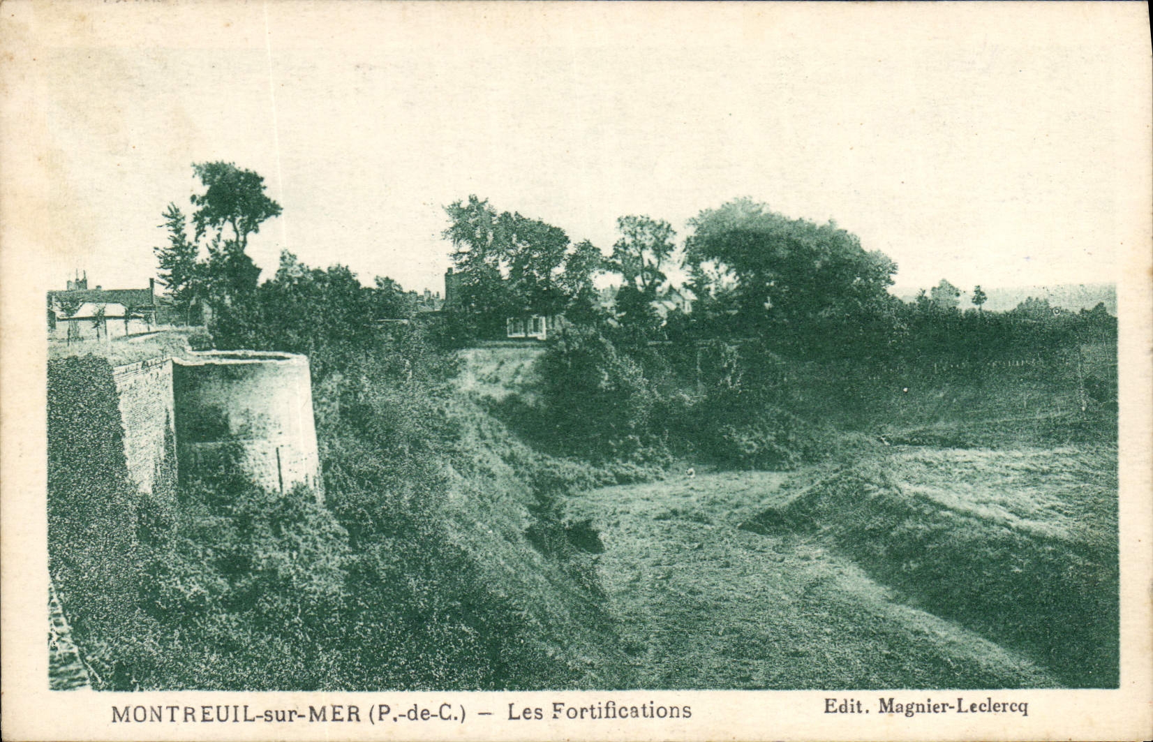 CPA Montreuil sur Mer P de C Les Fortifications 