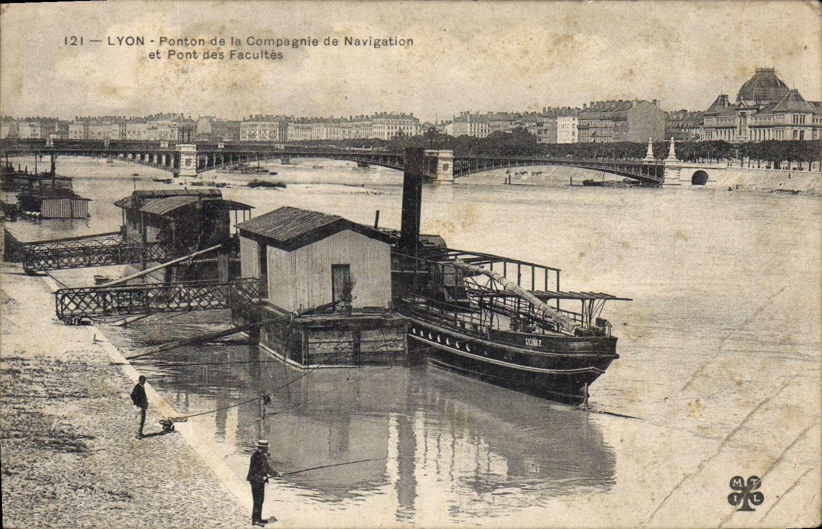 CPA Lyon Ponton de la Compagnie de Navigation et Pont des Facultes Peche Pecheur Bateau