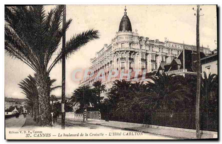 CPA Cannes Le boulevard de la Croisette L'Hotel Carlton 