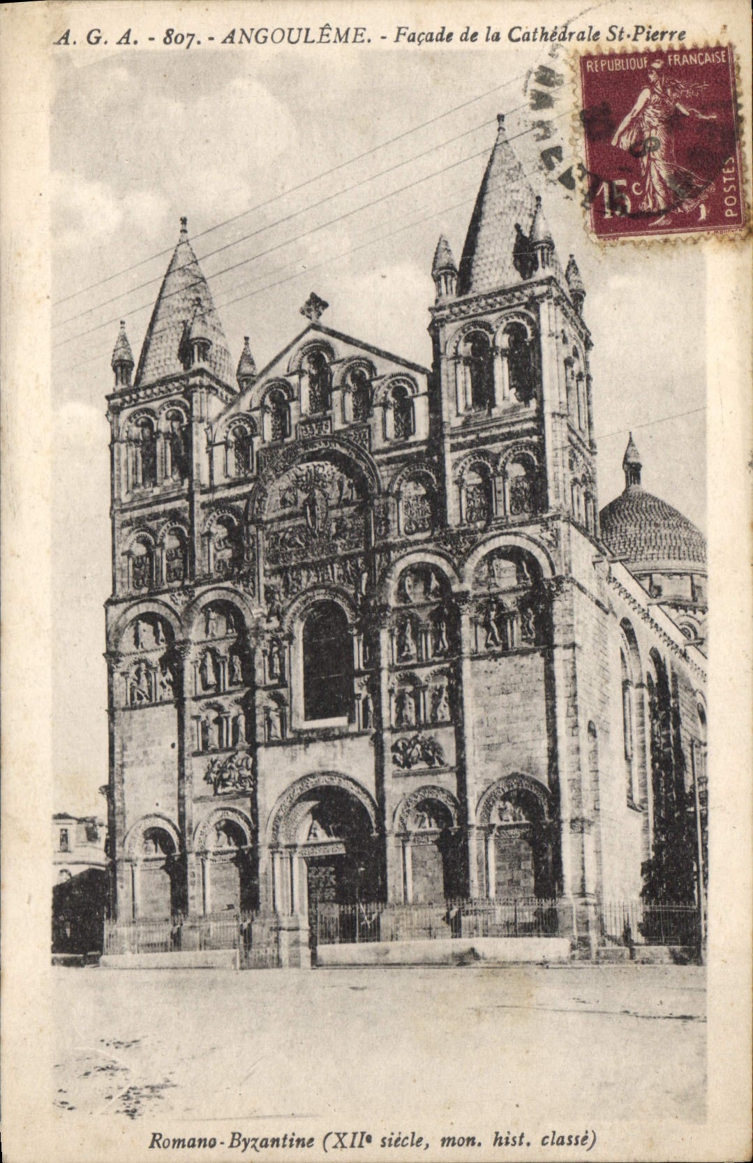 Angoulême - Façade de la Cathédrale St-Pierre — style romano-byzantin (XIIe siècle, monument historique classé) — A.G.A. - 807