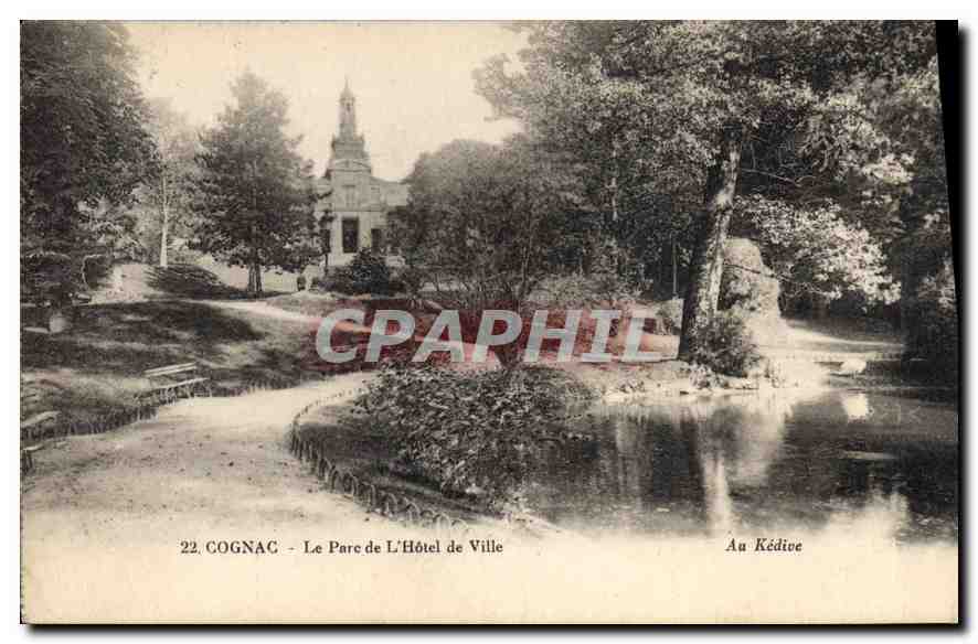 CPA Cognac Le Parc de L'Hotel de Ville 