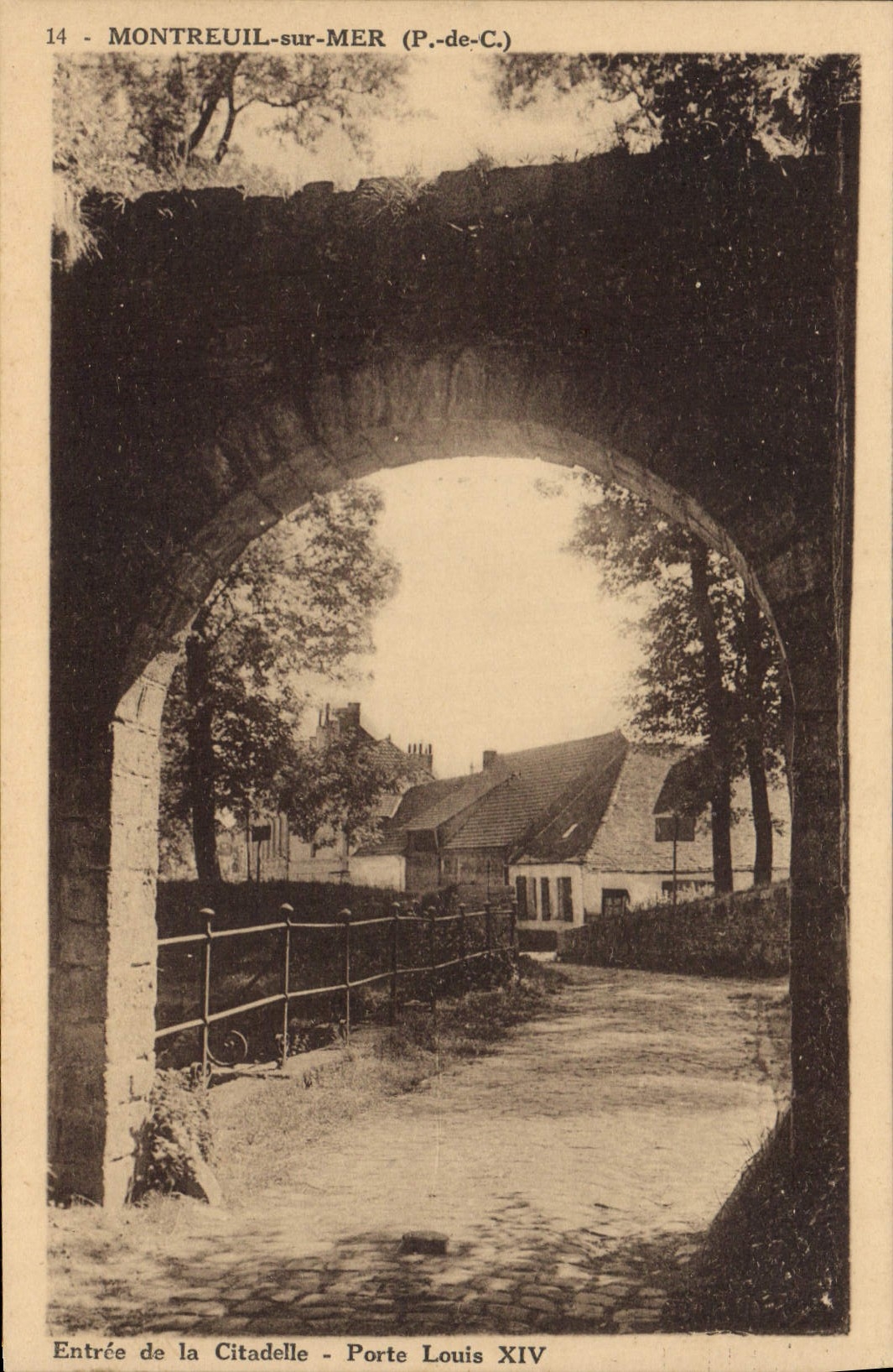 Montreuil-sur-Mer — Entrada de la Ciudadela - Puerta Louis XIV — Edit. Magnier