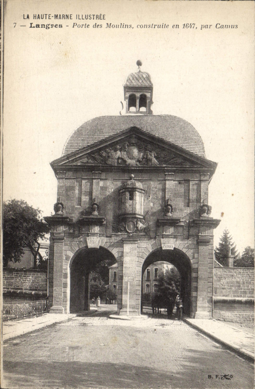 CPA La Haute Marne Illustree Langres Porte des Moulins construite en 1647 par camus 