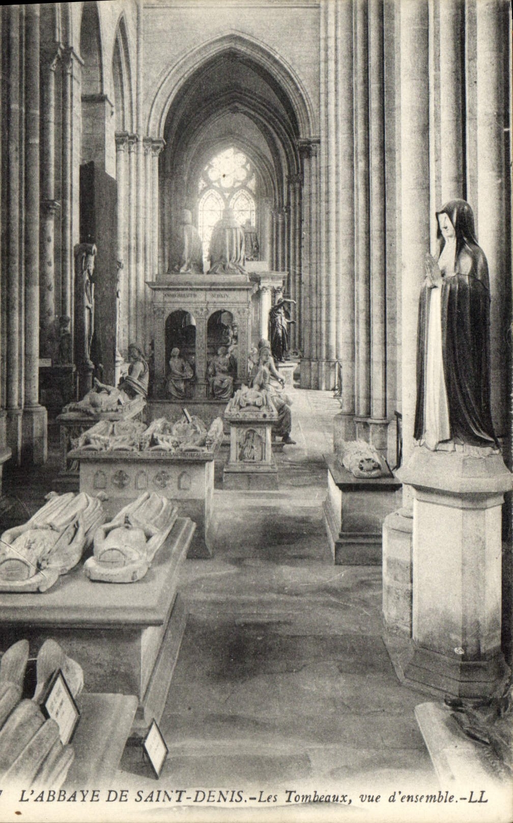 CPA L'Abbaye de Saint Denis Les Tombeaux vue d'ensemble 