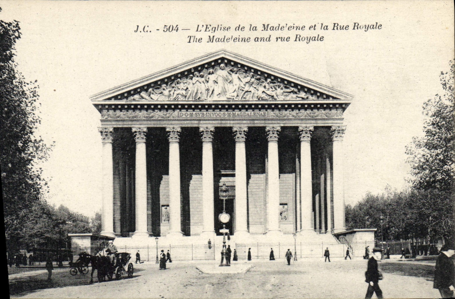 CPA L'Eglise de la Madeleine et la Rue Royale 