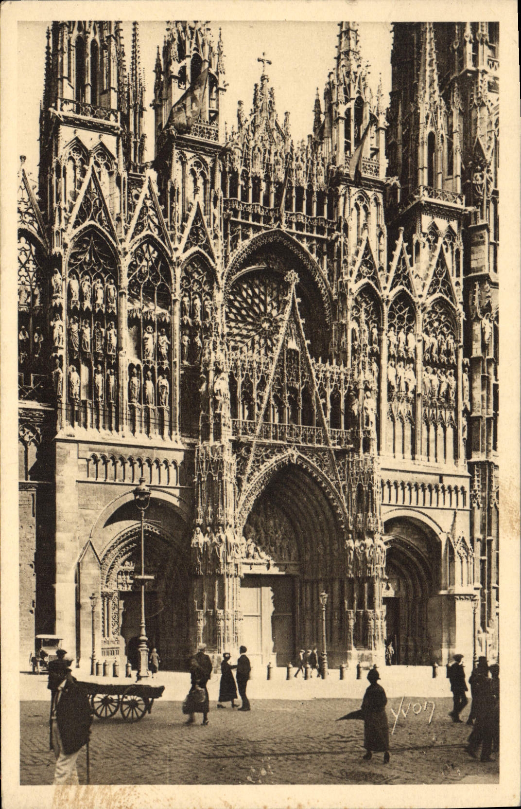 CPA La Douce France Rouen Facade de la Cathedrale 