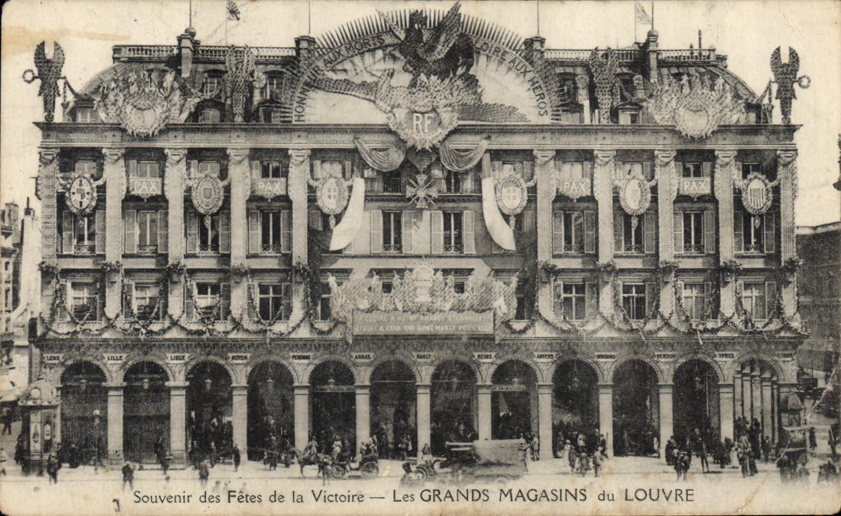 Les GRANDS MAGASINS du LOUVRE — Souvenir des Fêtes de la Victoire — décorations pour la Paix