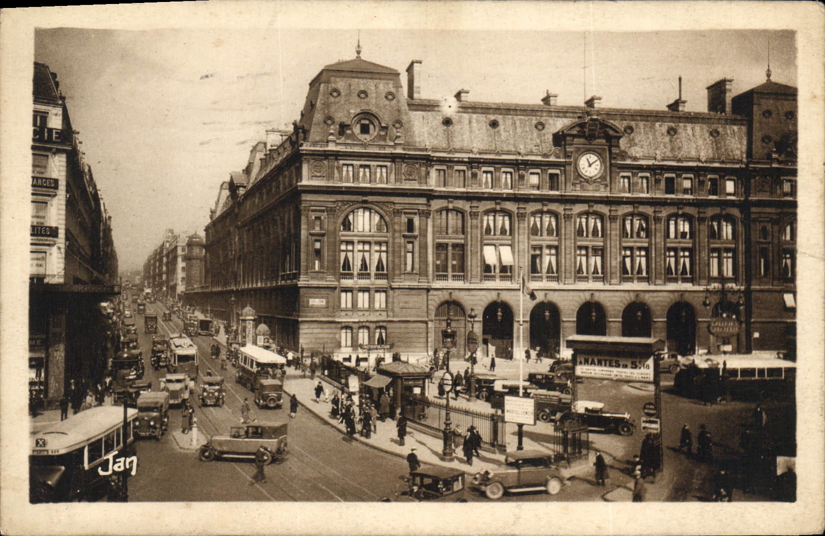 CPA Paris La Rue de Rome La Gare St Lazare Cour de Rome 