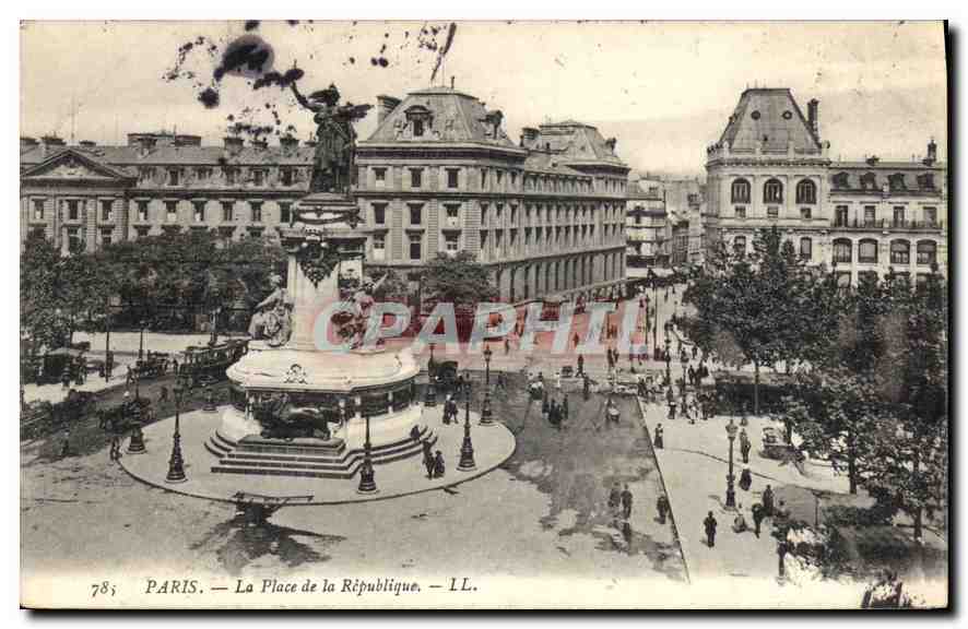 CPA Paris la place de la Republique 