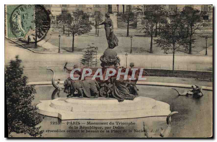 Paris — Monument du Triomphe de la République, par Dalou — ornant le bassin de la Place de la Nation