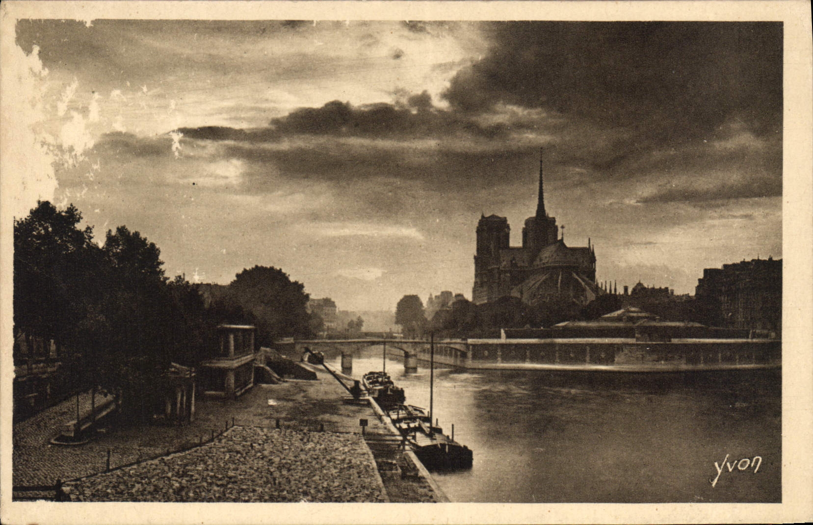 CPA Paris en flanant Crepuscule sur Notre Dame 