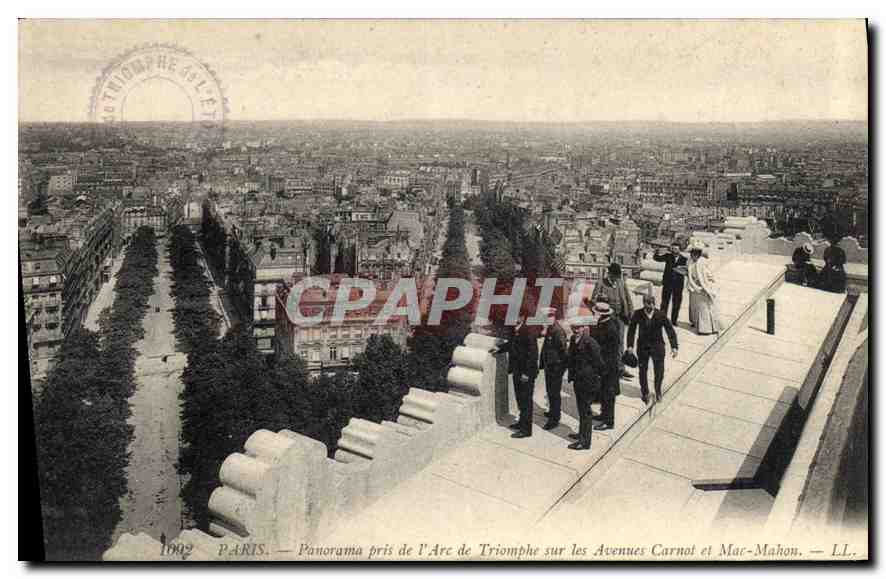 Paris — Panorama pris de l'Arc de Triomphe sur les Avenues Carnot et Mac-Mahon — LL.