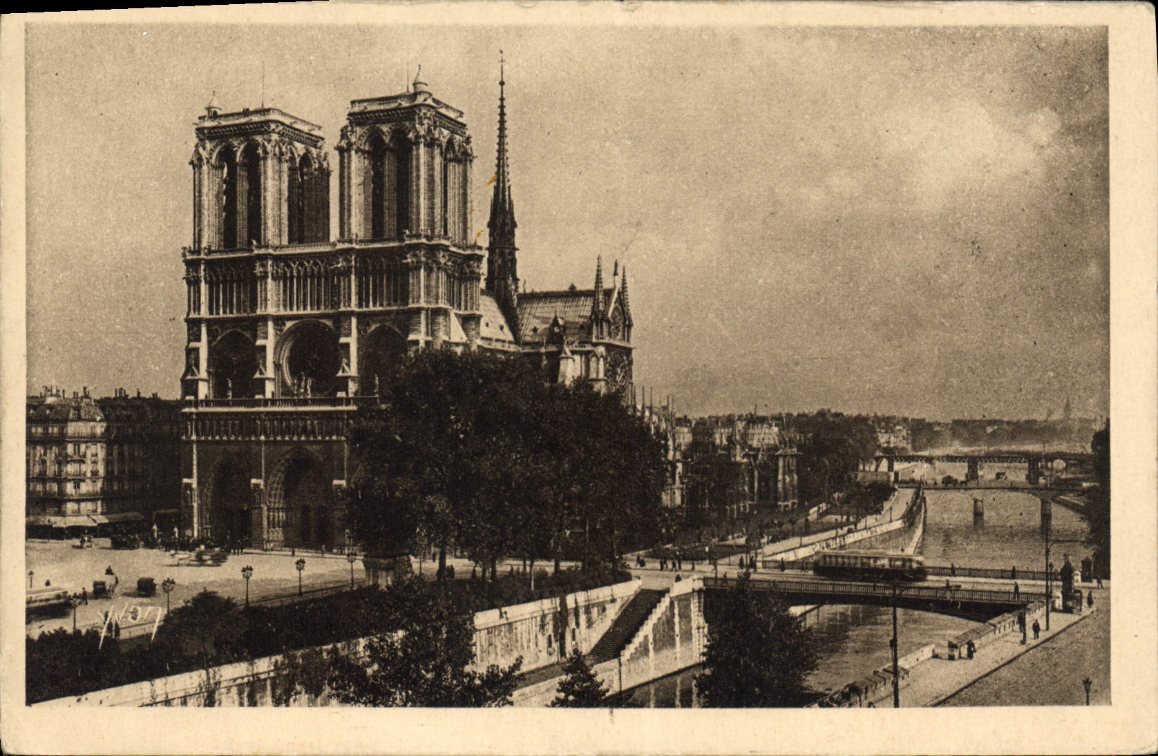 CPA Paris en flanant Notre Dame de Paris Vue generale 