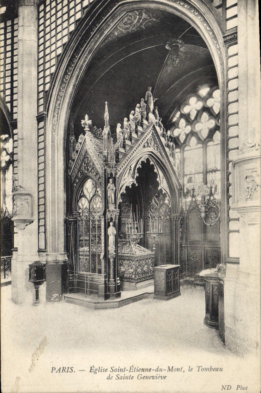 CPA Paris Eglise Saint Etienne du Mont le Tombeau de Sainte Genevieve 