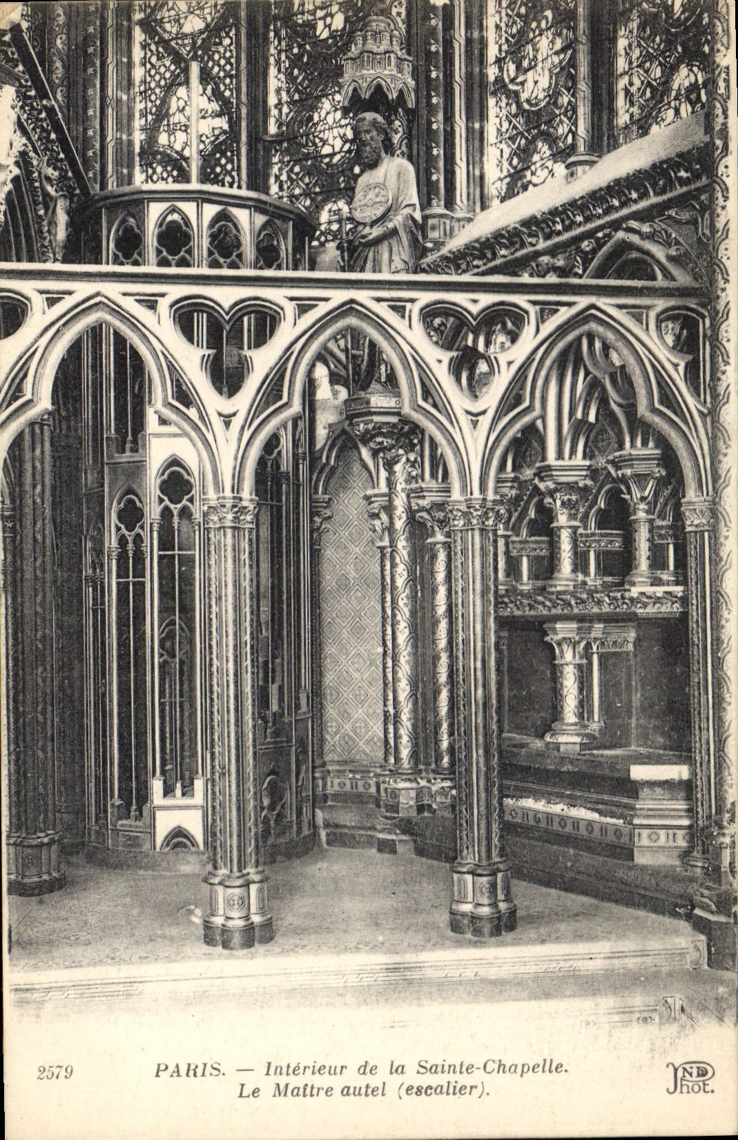 CPA Paris Interieur de la Sainte Chapelle Le Maitre autlet escalier 