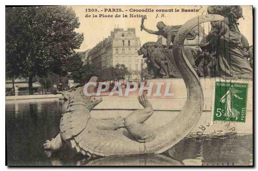 CPA Paris Crocodile ornant le Bassin de la Place de la Nation 
