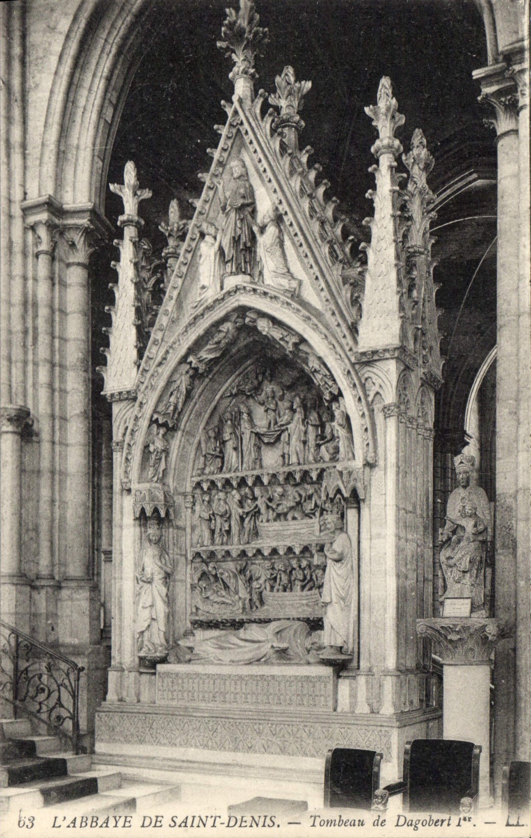 CPA l'Abbaye de Saint Denis Tombeau de Dagobert I 