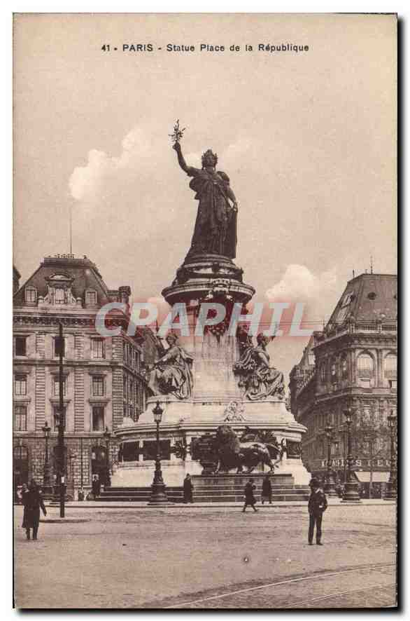 CPA Paris Statue Place de la Republique 