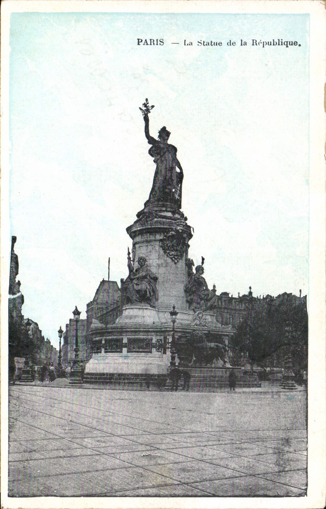 CPA Paris La Statue de la Republique 