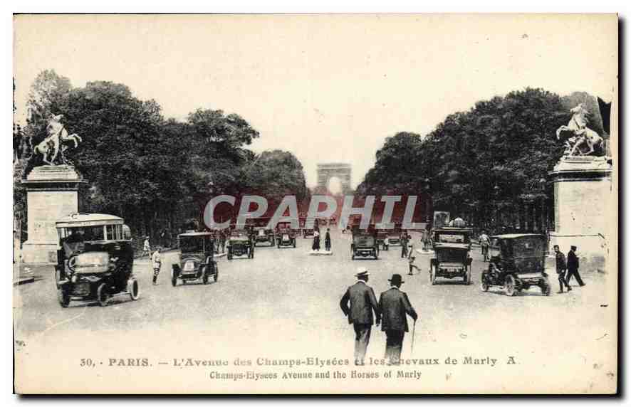 CPA Paris l'Avenue des Champs Elysees et les Noveaux de Marly 