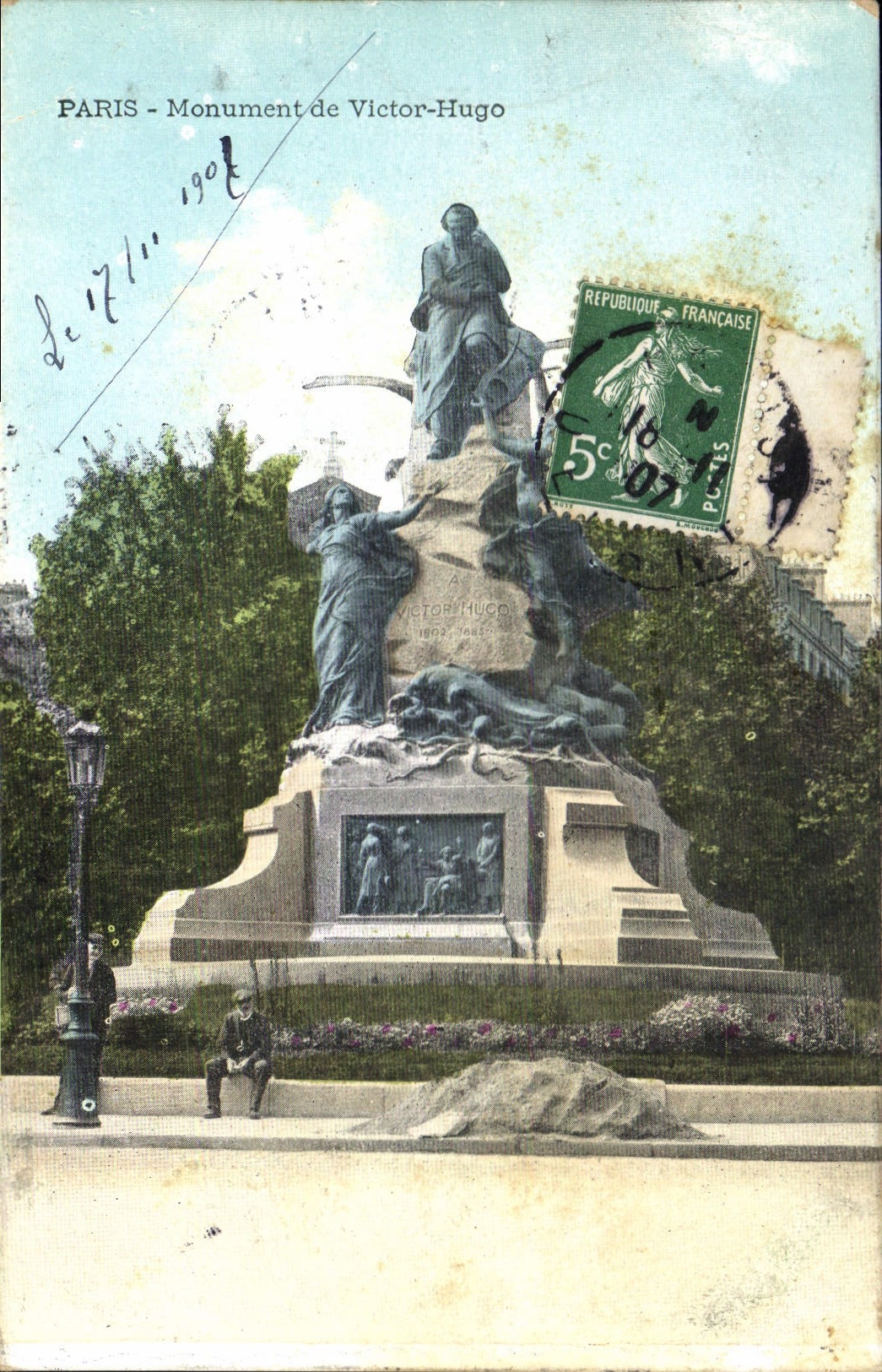 CPA Paris Monument de Victor Hugo 