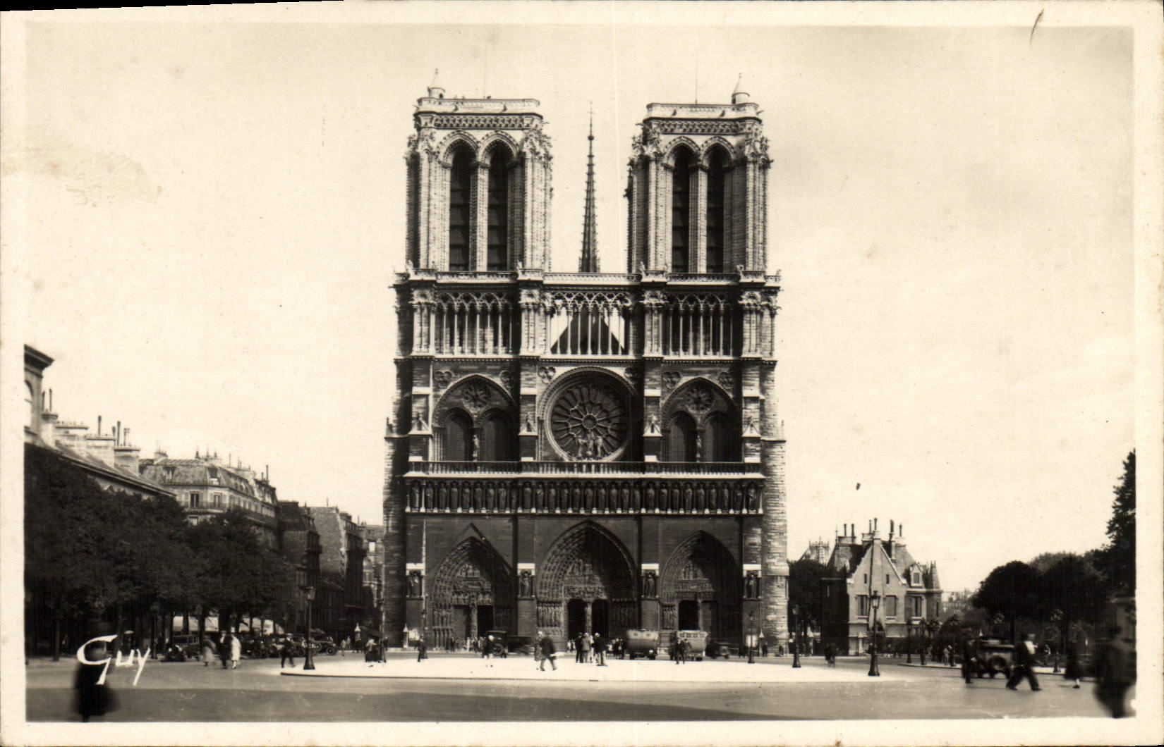 CPA Paris et ses Marveilles Parvis de Notre Dame 