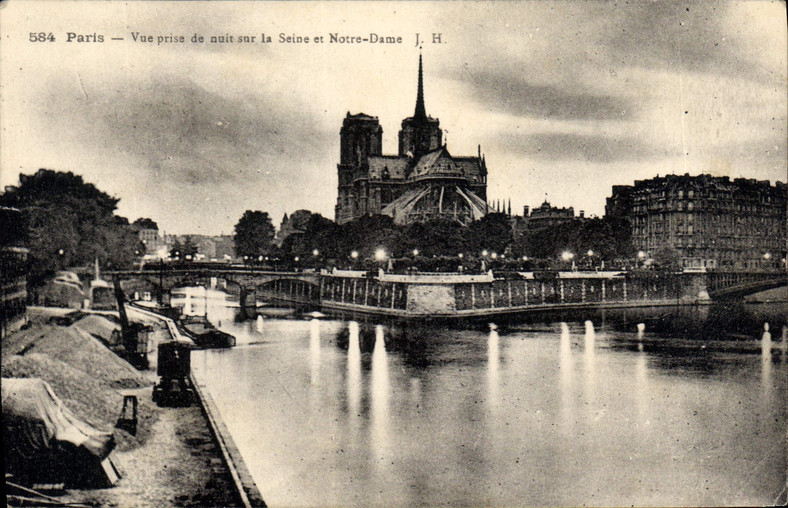 CPA Paris Vue prise de nuit sur La Seine et Notre Dame 
