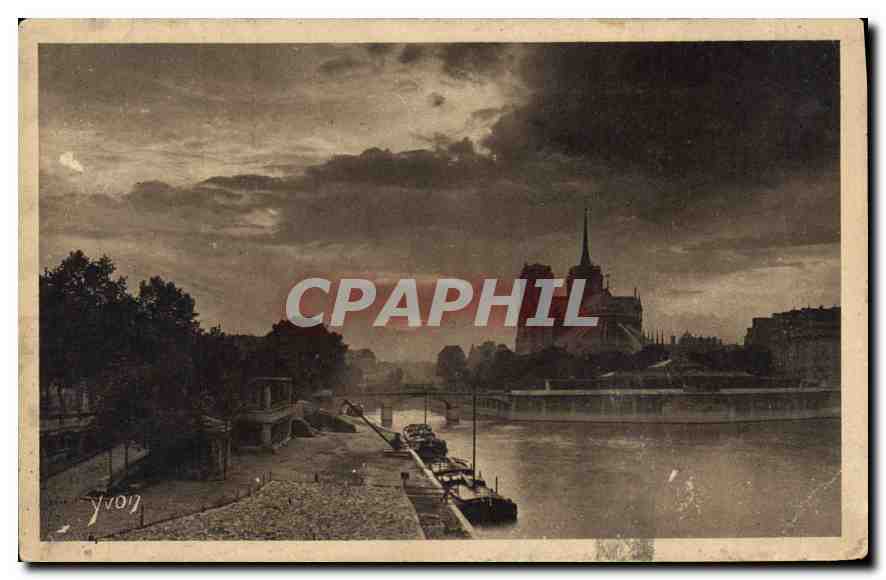 CPA Paris Crepuscule sur Notre Dame 