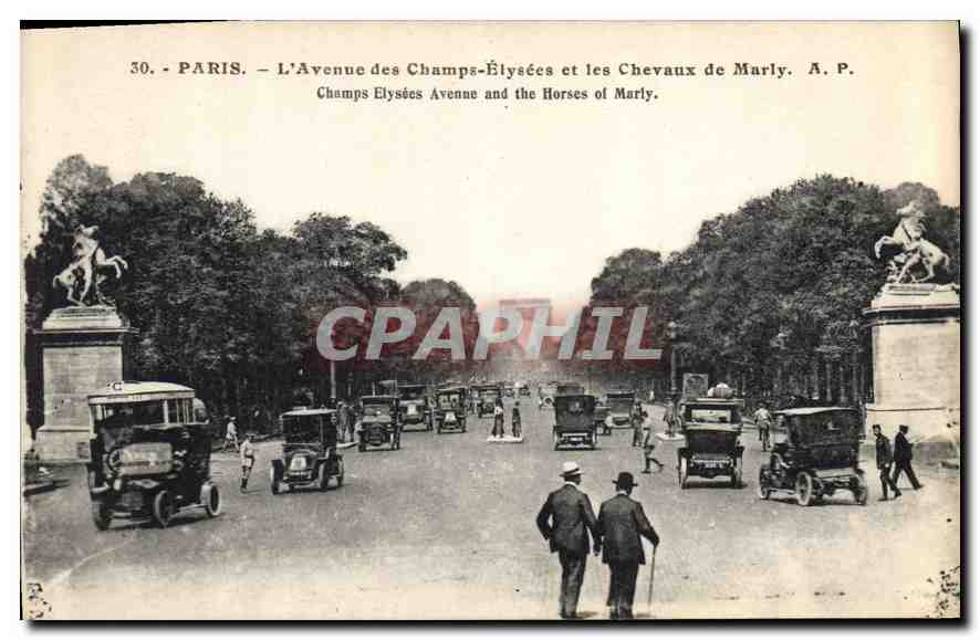 CPA Paris L'Avenue des Champs Elysees et les Chevaux de Marly 