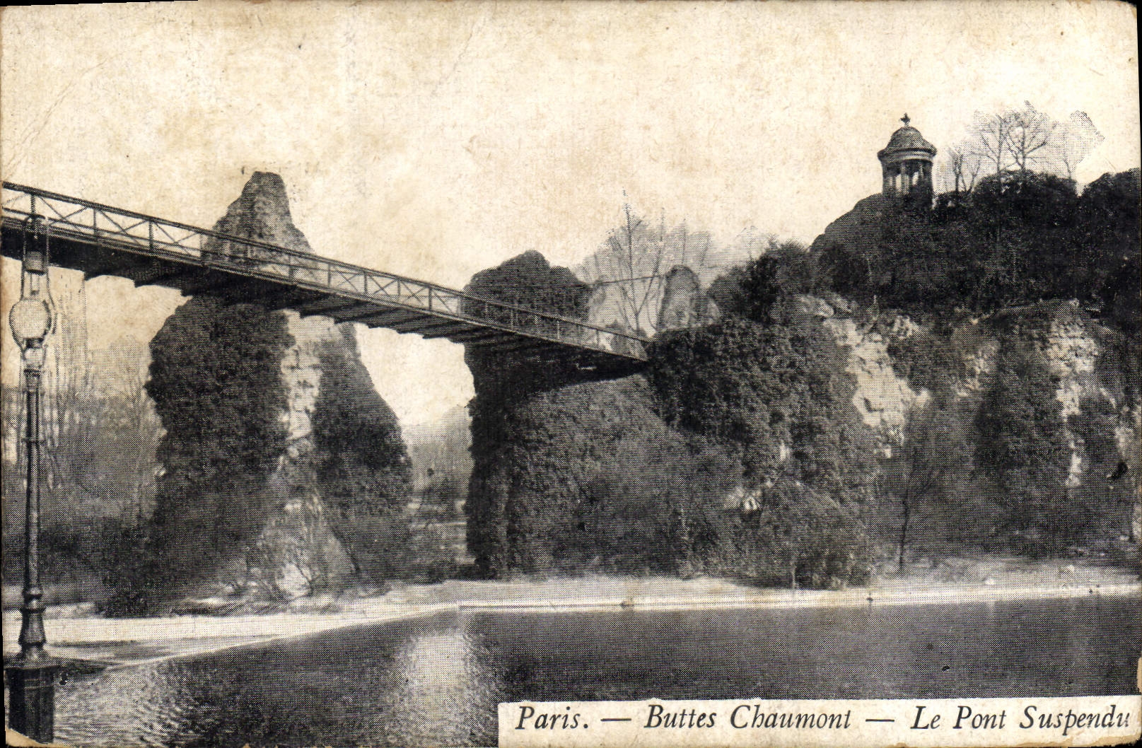 CPA Paris Buttes Chaumont Le Pont Suspendu 