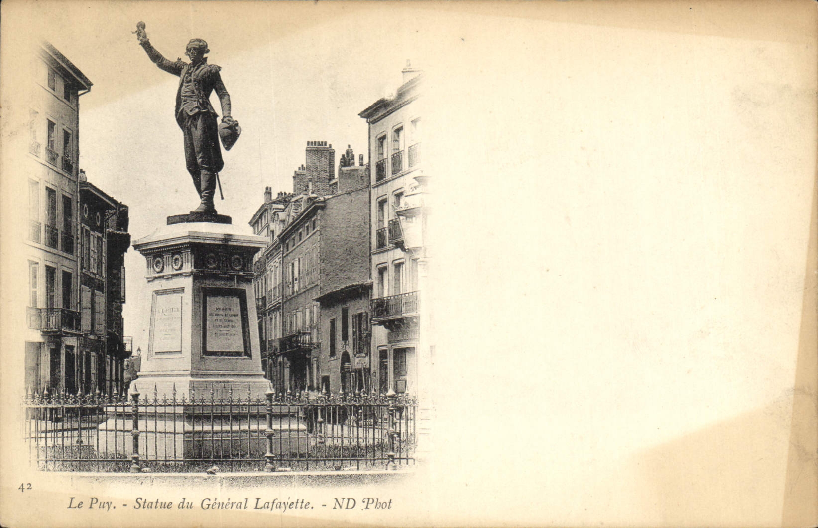 CPA Le Puy Statue du General Lafayette 