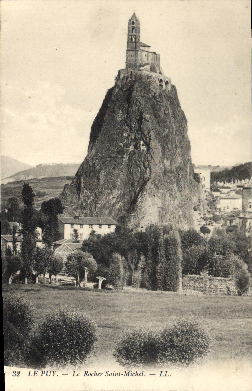 CPA Le Puy Le Rocher Saint Michel 