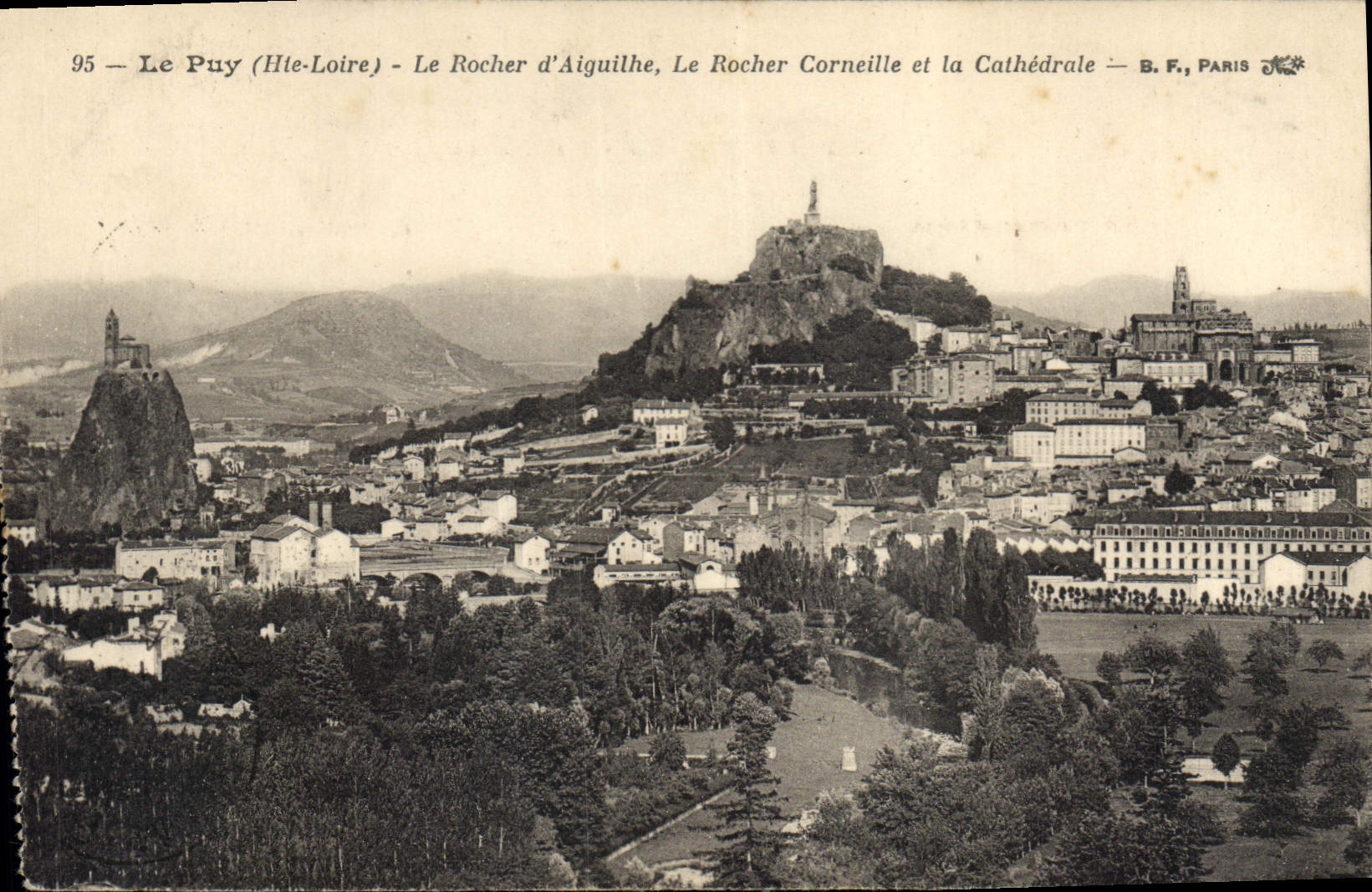 Le Puy (Hte-Loire) — Le Rocher d'Aiguilhe, Le Rocher Corneille et la Cathédrale — B.F., PARIS