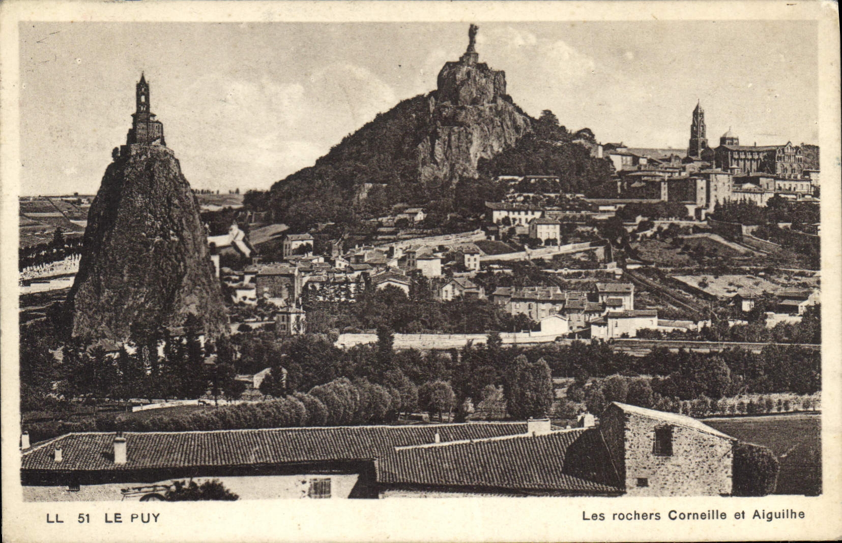 Le Puy — Les rochers Corneille et Aiguilhe — LL 51