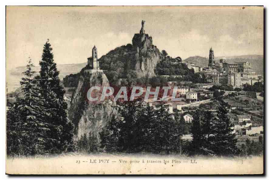 Le Puy — Vue prise à travers les Pins — LL