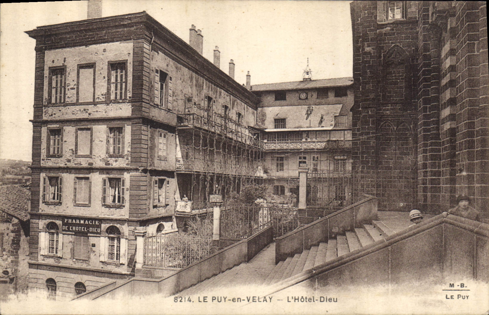 LE PUY-en-VELAY — L'Hôtel-Dieu — Pharmacie de l'Hôtel-Dieu — M-B. Le Puy