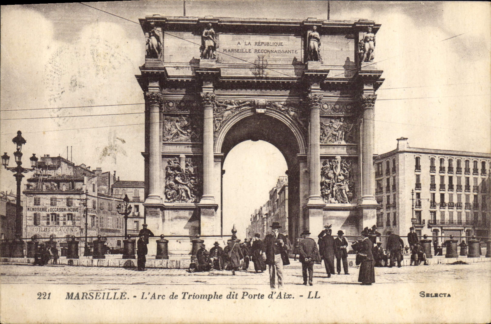 CPA Marseille L'Arc de Triomphe dit Porte d'Aix 