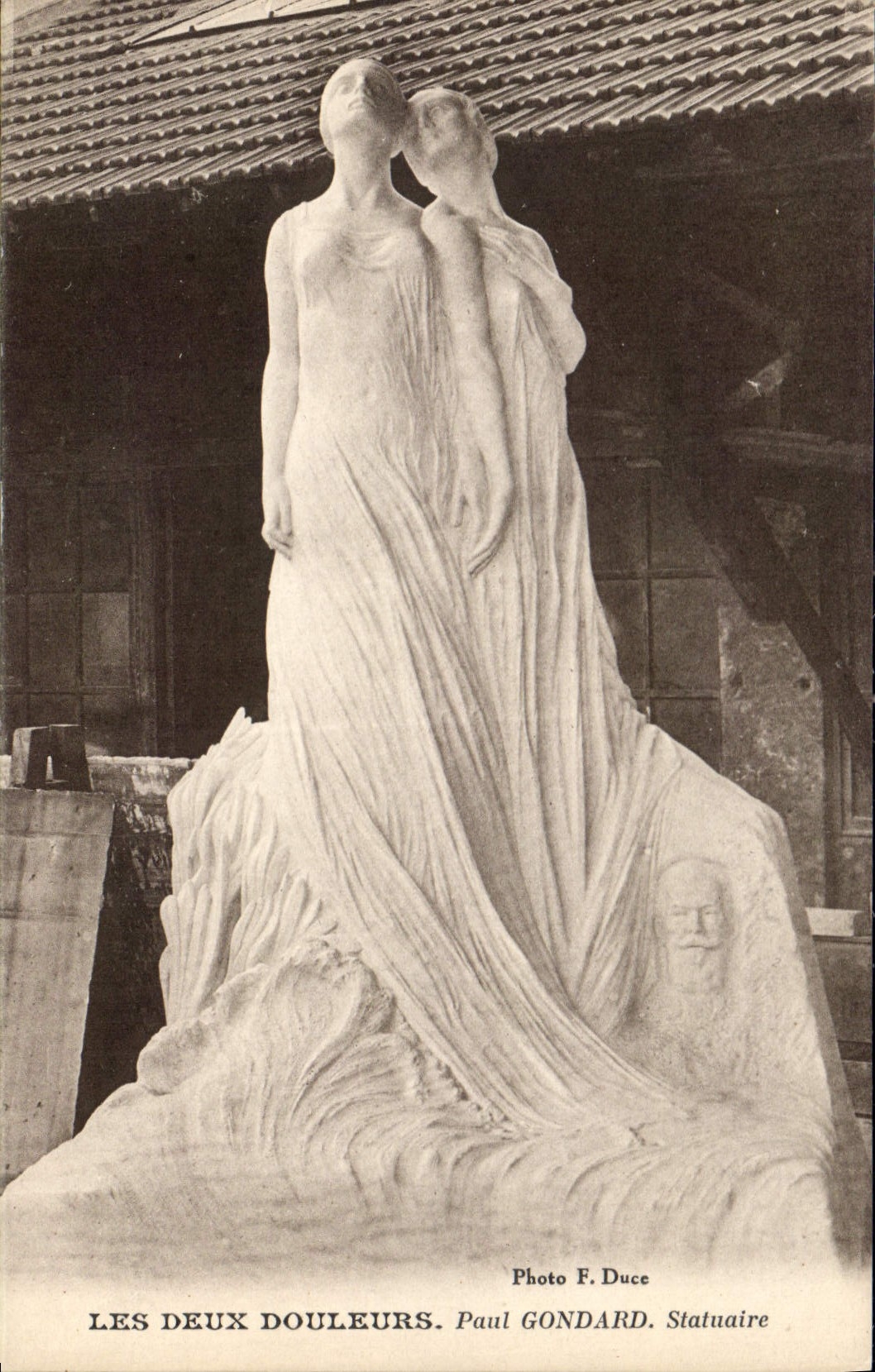 CPA Les Deux Douleurs Paul Gondard Statuaire 
