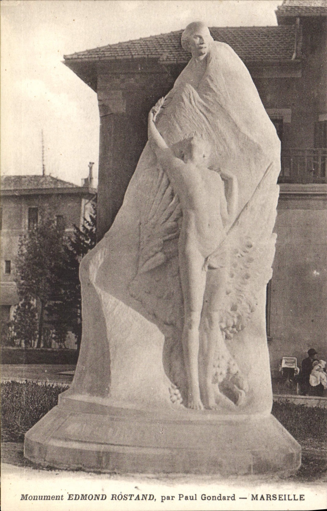 CPA Monument Edmond Rostand par Paul Gondard Marseille 