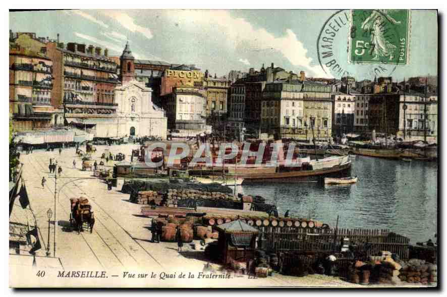 CPA Marseille Vue sur le Quai de la Fraternite Bateaux