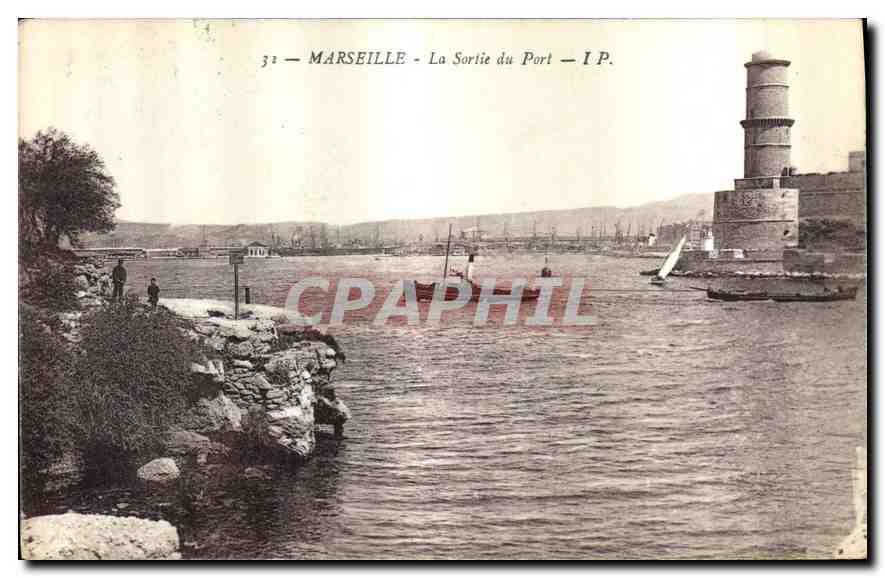 CPA Marseille La Sortie du Port 