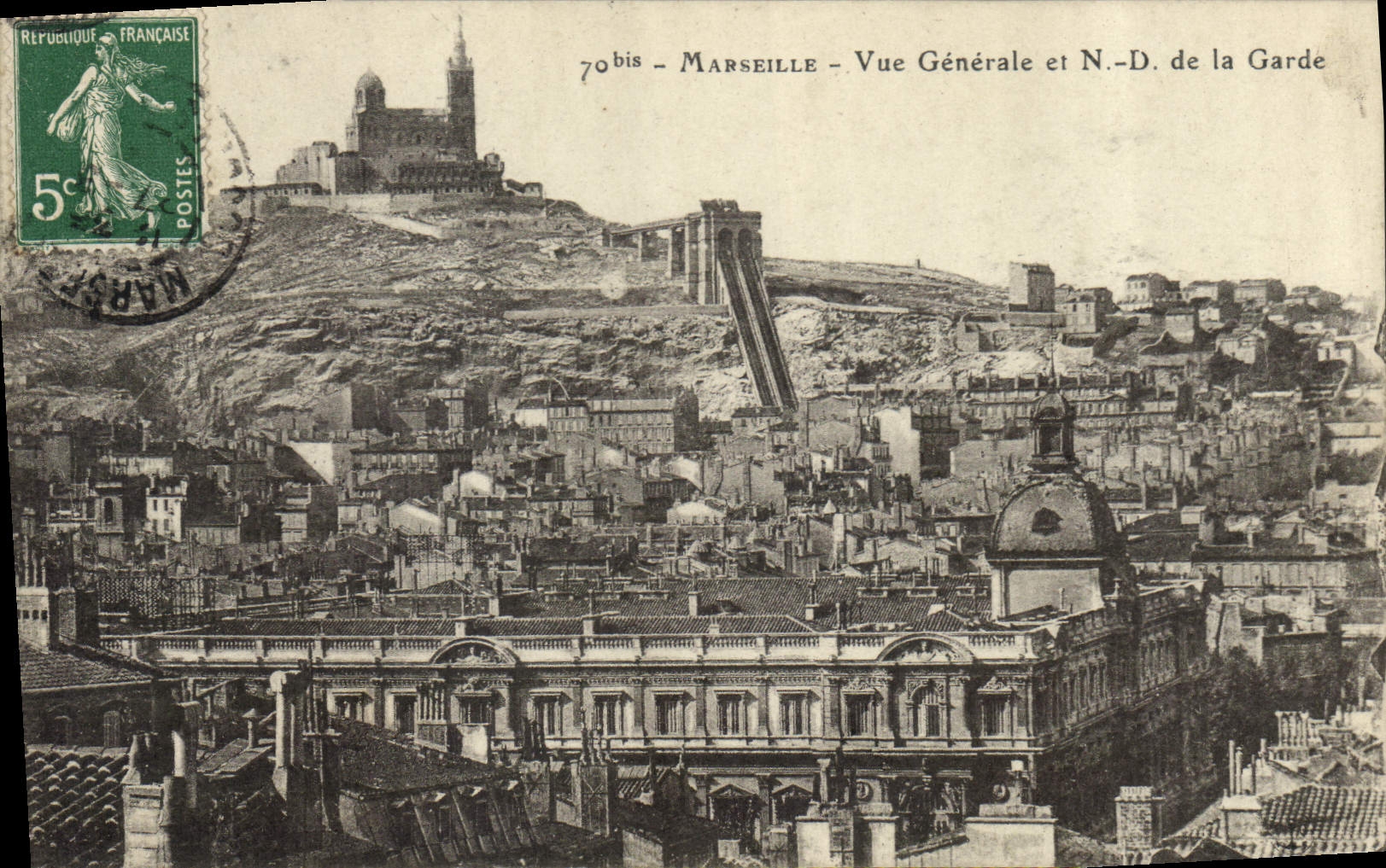 CPA Marseille Vue generale et Notre Dame de la Garde 