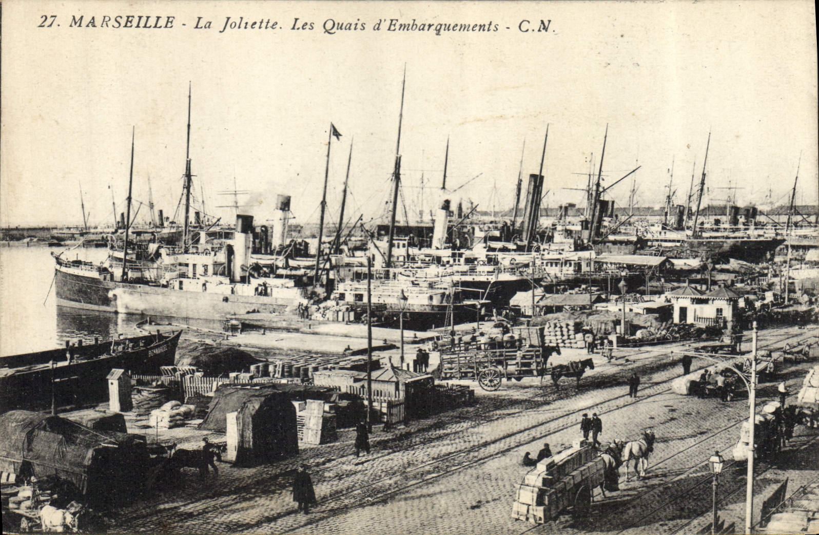 CPA Marseille La Joliette Les Quais d'Embarquements 