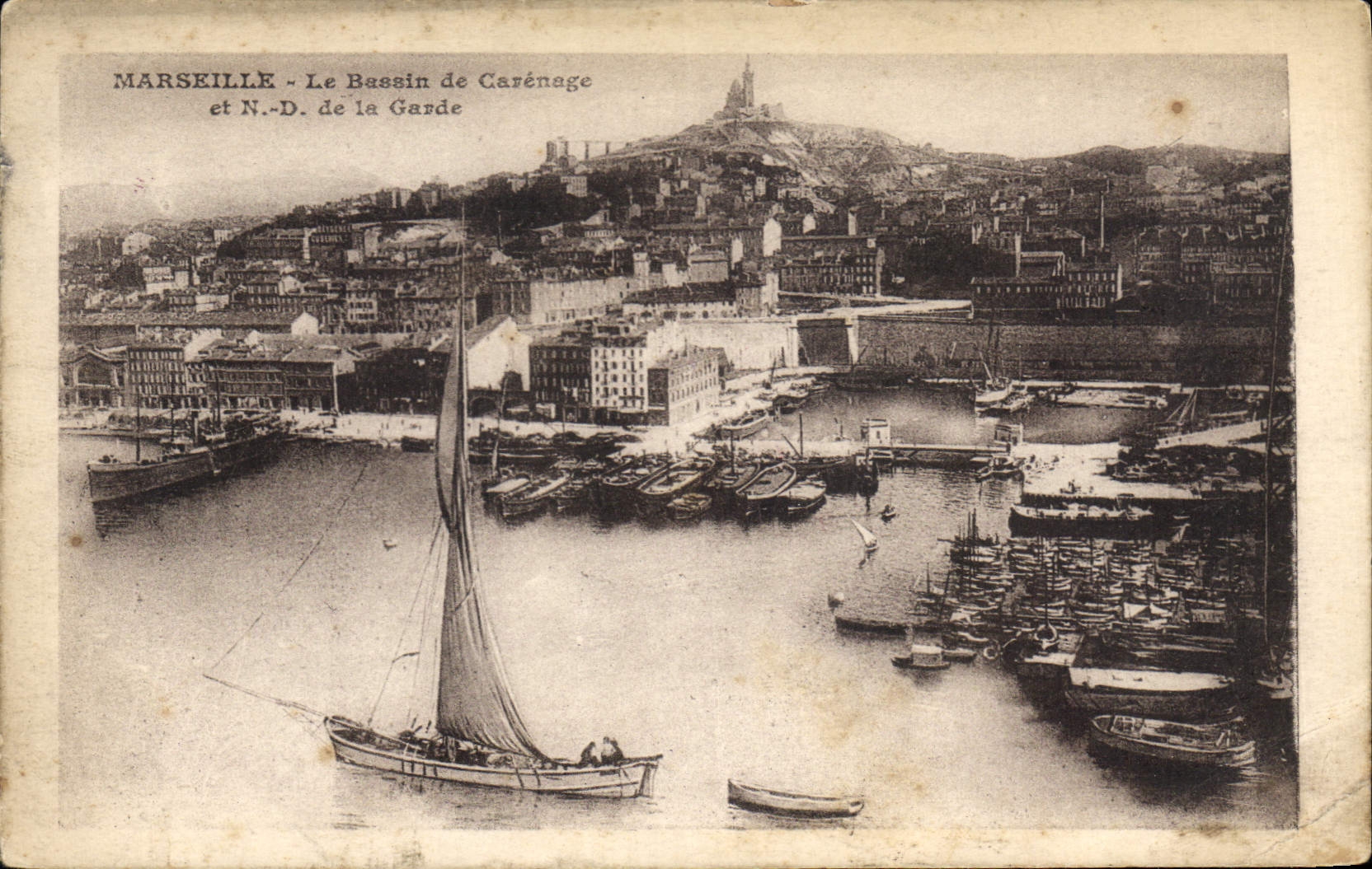 CPA Marseille Le Bassin de Carenage et Notre Dame de la Garde 