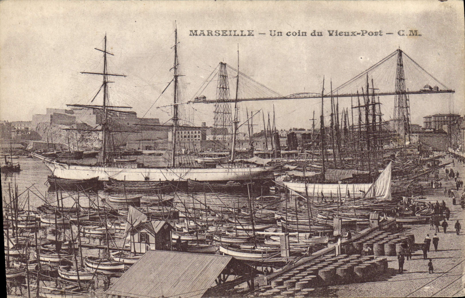 MARSEILLE — Un coin du Vieux-Port — C.M.