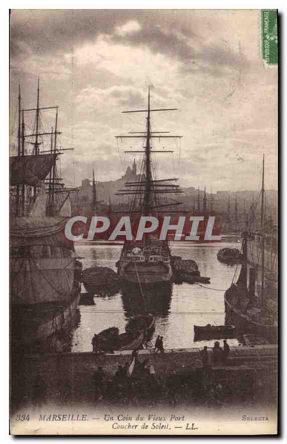 CPA Marseille Un Coin du Vieux Port Coucher de Soleil Bateau