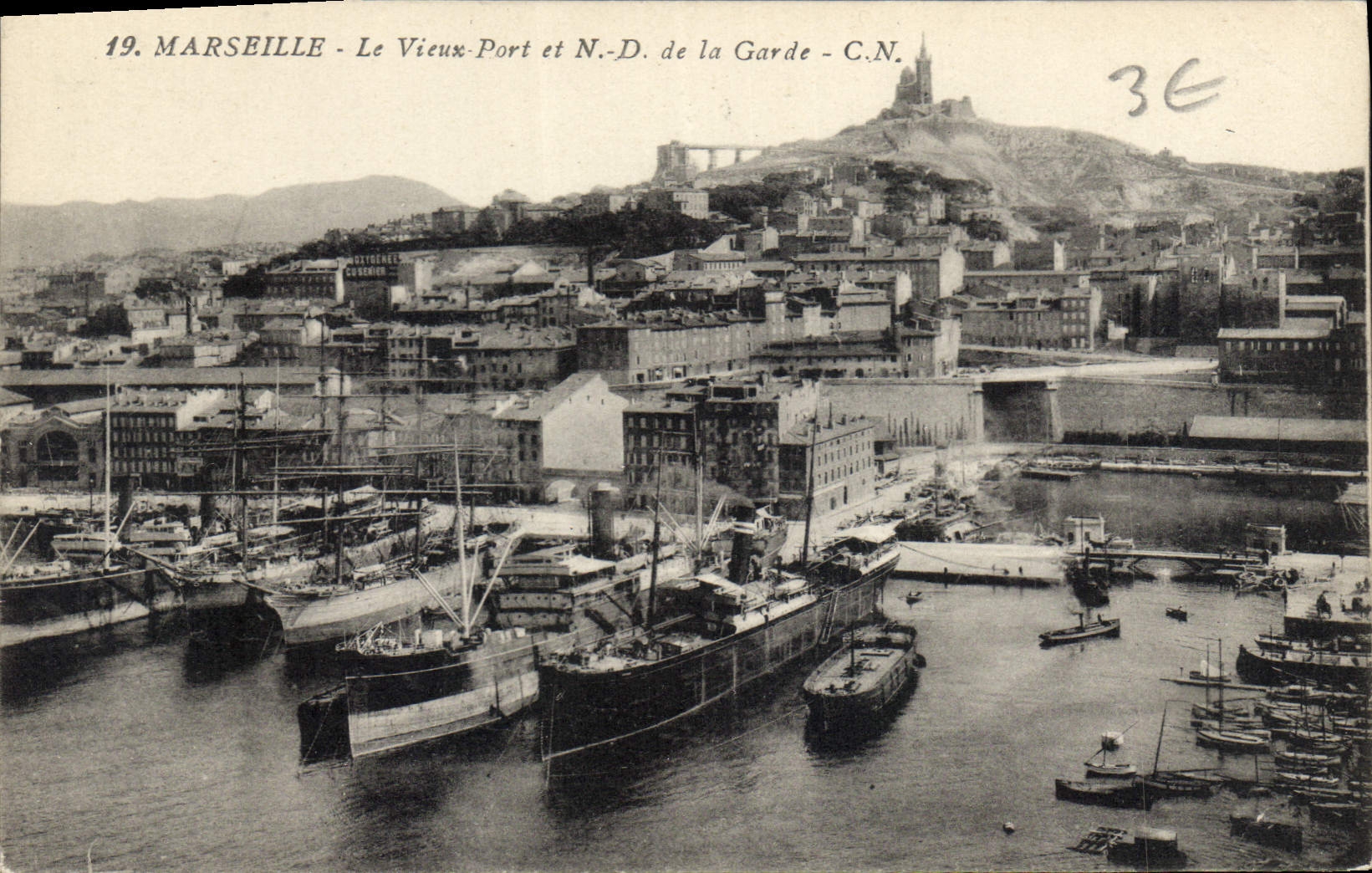 CPA Marseille Le Vieux Port et Notre Dame de la Garde 